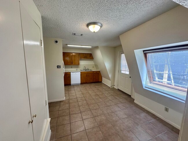 Building Photo - 220 Big Oaks Dr