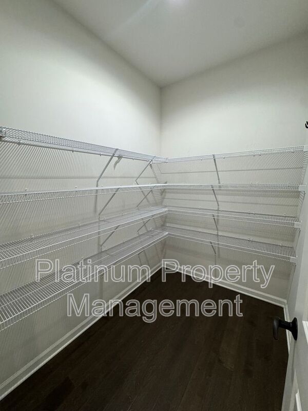 Building Photo - 705 Fieldcrest Park Ln