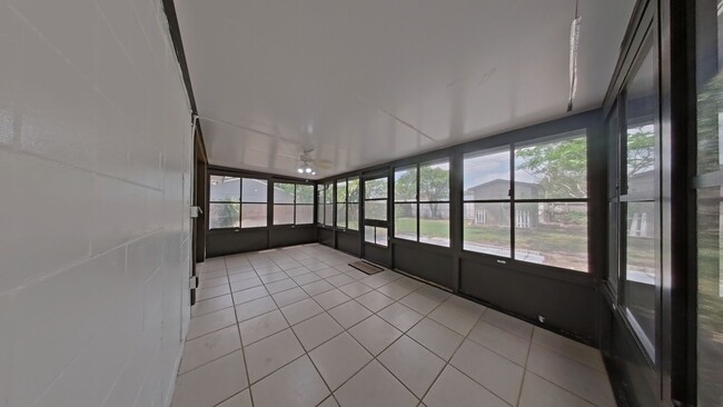 Building Photo - Charming 3-Bedroom Home with Sunroom and S...