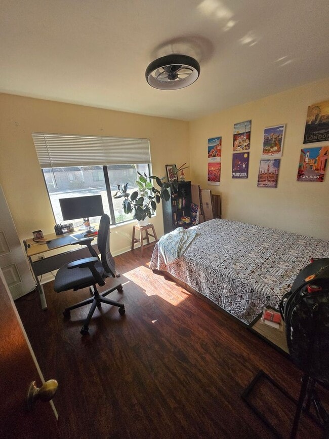 Building Photo - 2/2 Condo in the quiet community of Mile Run