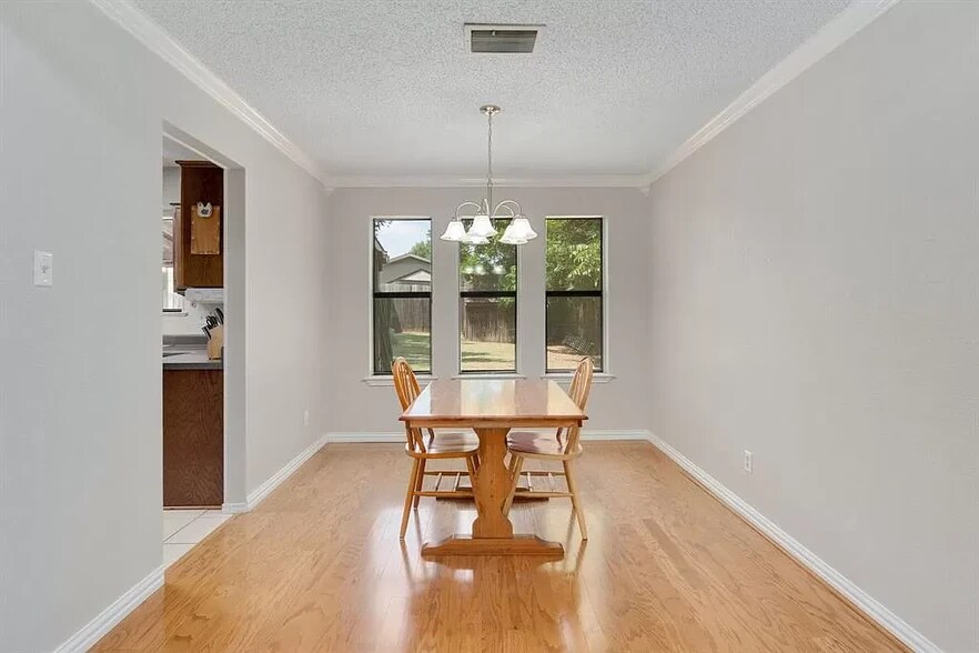 Building Photo - 4052 Pepperwood Dr