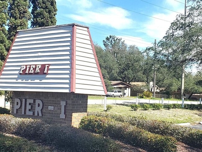 Building Photo - New Listing!