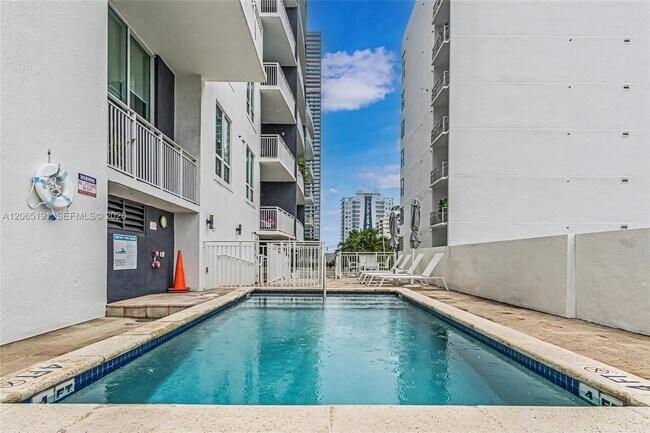 Building Photo - 2275 Biscayne Blvd