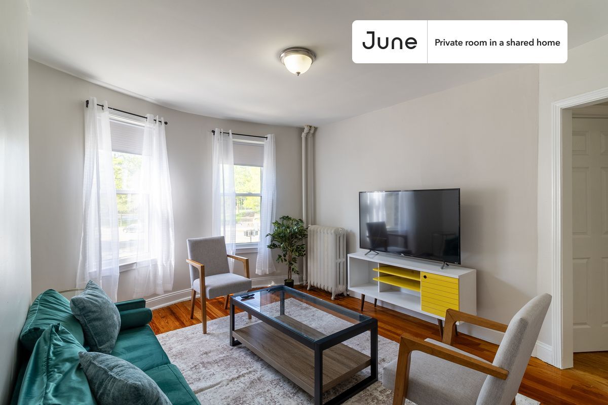 Building Photo - Private bedroom in 4 bed/1 bath Home