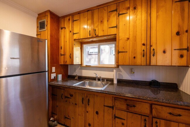 Building Photo - 2242 Deep Creek Dr