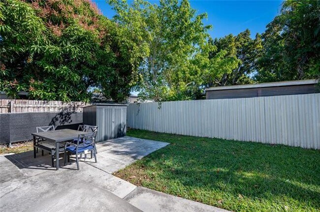 Building Photo - 3077 SW 5th St