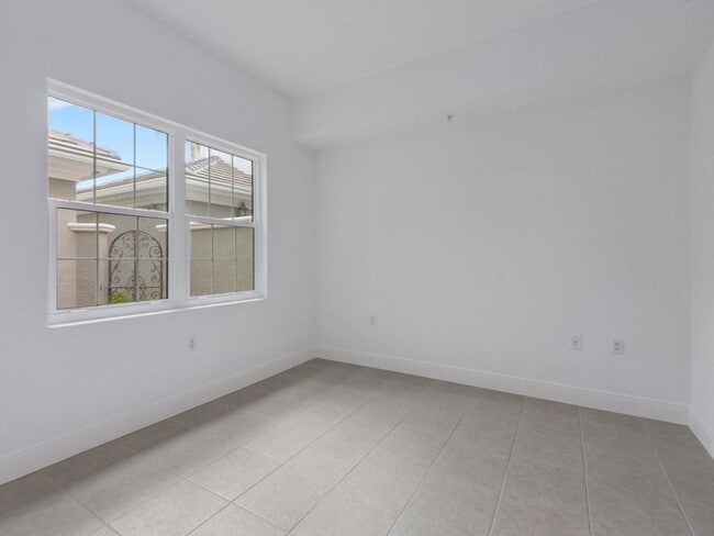 Building Photo - 9229#103