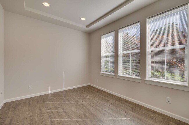 Building Photo - Stunning & Spacious Lynnwood Rental Available Now!