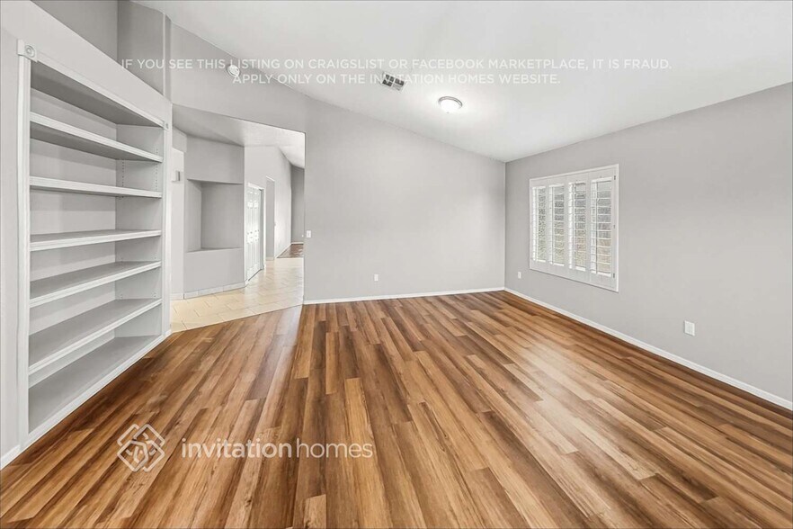 Building Photo - 7546 W Jenan Dr