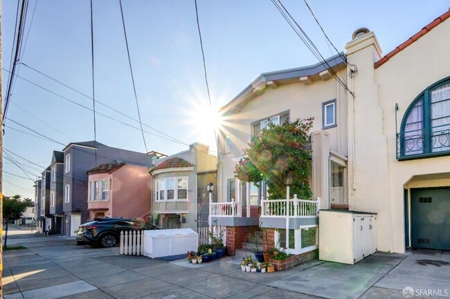 Building Photo - 2371 30th Ave