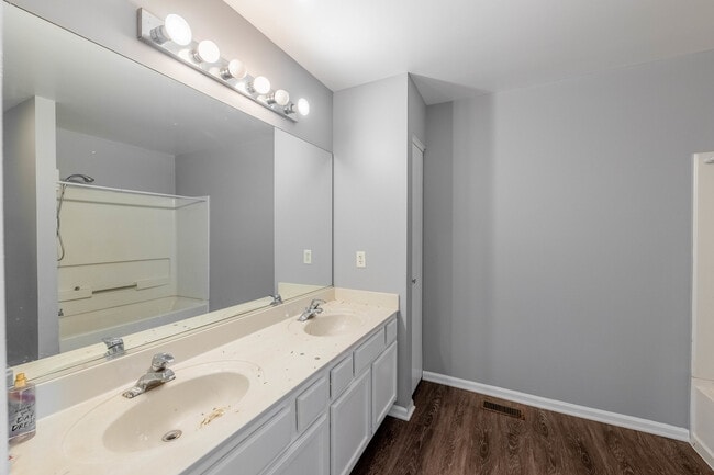 Building Photo - 438 Rachel Cir
