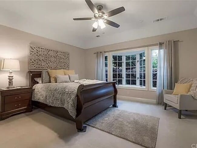 Building Photo - This fabulous 3bd/2ba plus office home sits on a large lot!