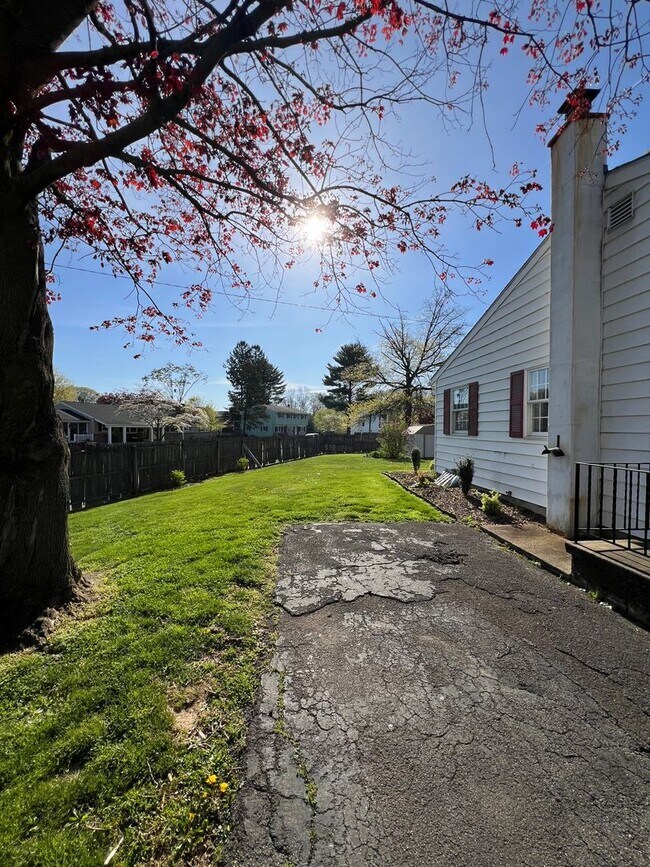 Building Photo - Beautiful 3 BD, 1 BA Lititz Home!