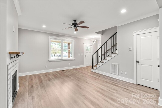 Building Photo - 712 Seldon Dr