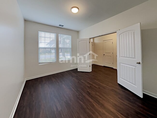 Building Photo - 3321 Milkweed Dr