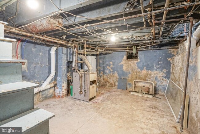 Building Photo - 2713 Kirkbride St