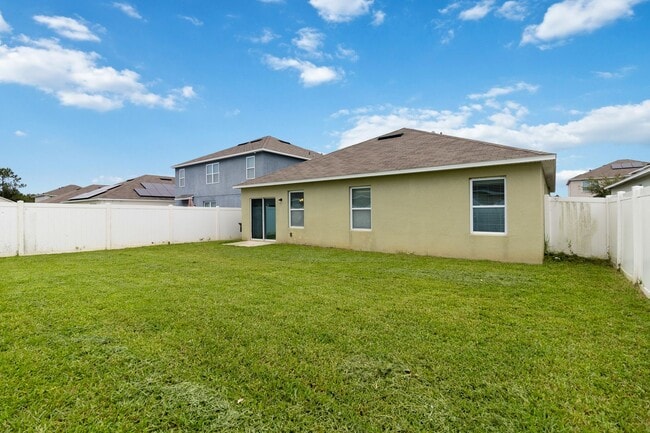 Building Photo - Beautiful 4/2 Energy Efficient Home in St. Cloud w/ Fully Fenced Yard
