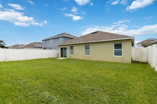 Building Photo - PENDING APPLICATION- Beautiful 4/2 Energy Efficient Home in St. Cloud w/ Fully Fenced Yard