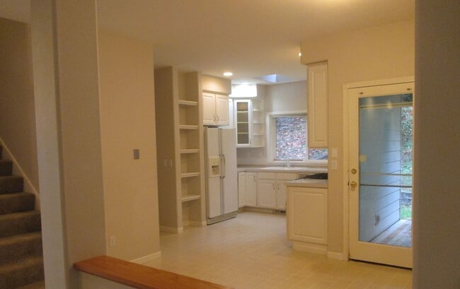 Building Photo - **$250 Move In Special**Beautiful 3 Bed 3 Bath Home in Gig Harbor