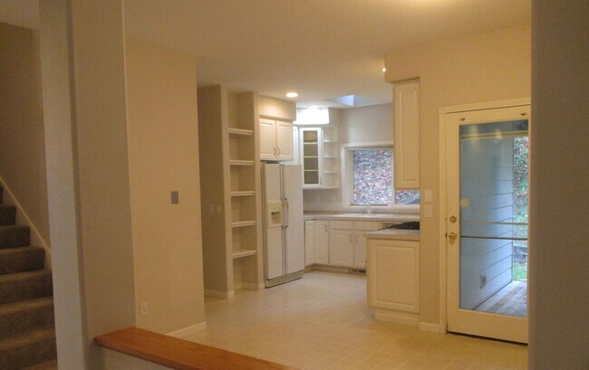 Building Photo - *PENDING APP**$250 Move In Special**Beautiful 3 Bed 3 Bath Home in Gig Harbor