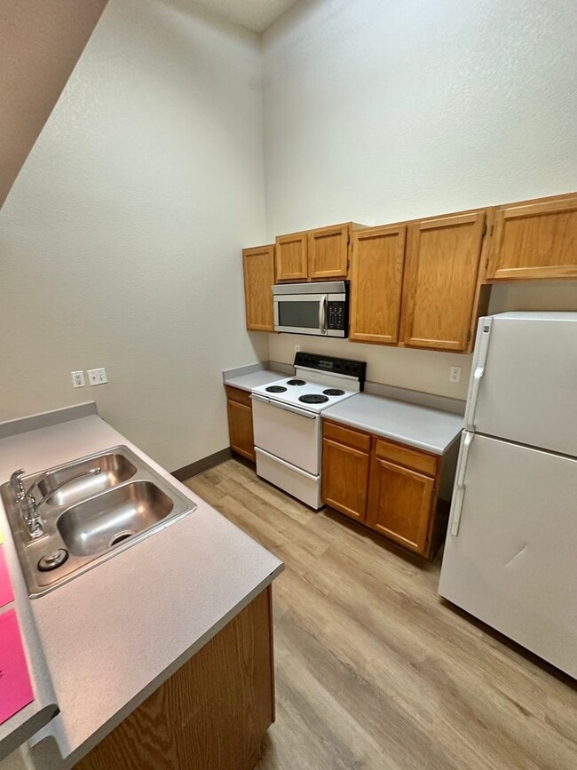 Building Photo - 1225 W Prospect Rd