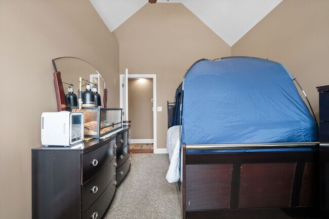 Building Photo - Spacious 4-Bedroom Home with Dual Living A...