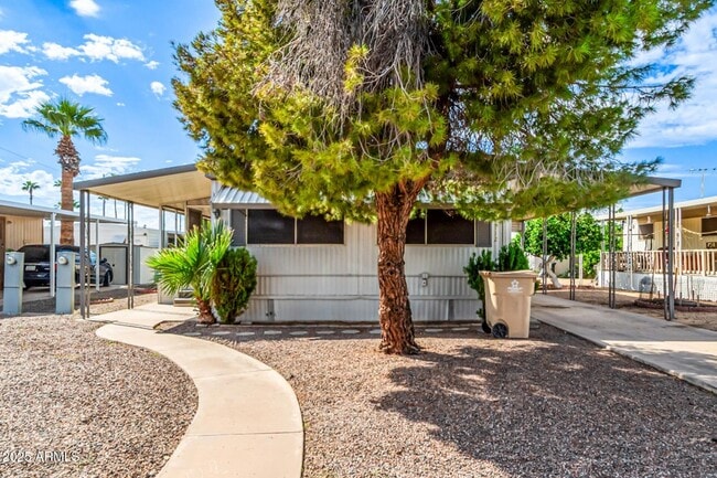 Building Photo - 2650 W Union Hills Dr