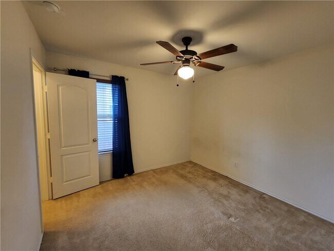 Building Photo - 222 Telluride Dr