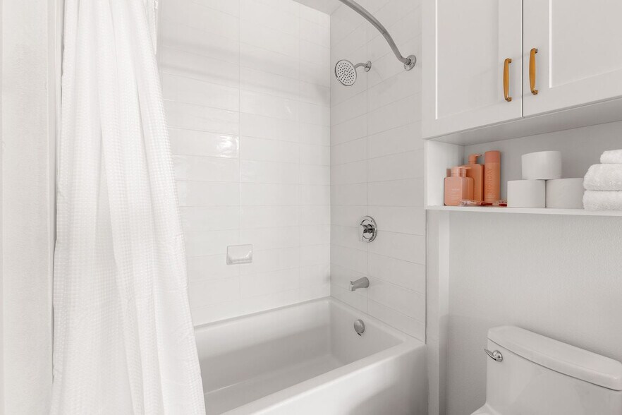 Building Photo - 1301 Leah Ave