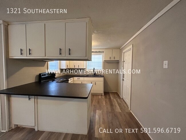 Building Photo - 1321 Southeastern-