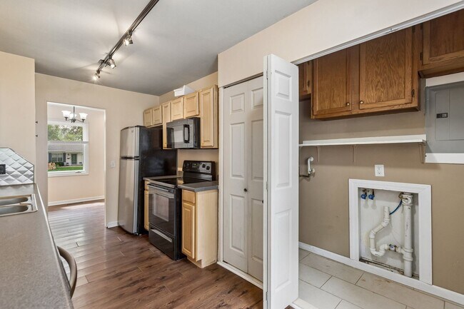 Building Photo - Charming 3-Bedroom Home in a Prime Aksarben Location!
