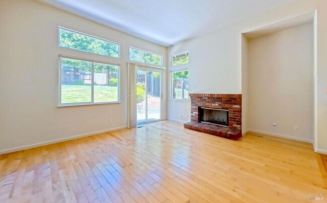 Building Photo - 5863 Mountain Hawk Dr
