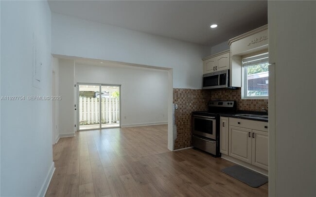 Building Photo - 426 SW 26th Rd