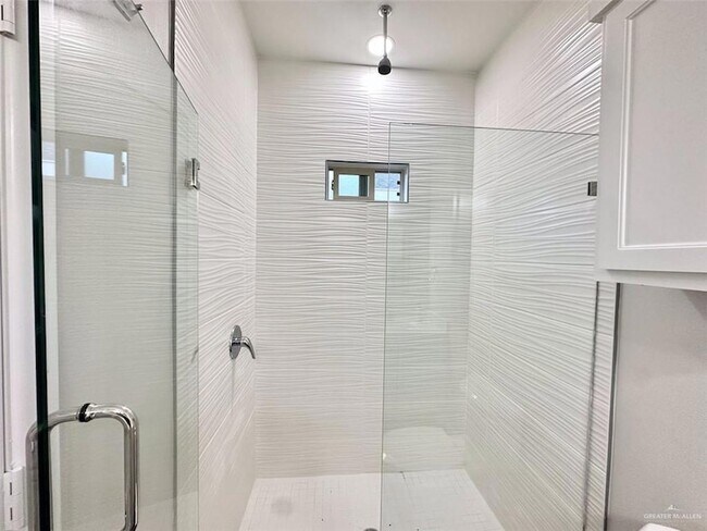 Building Photo - 1309 Shavano Dr