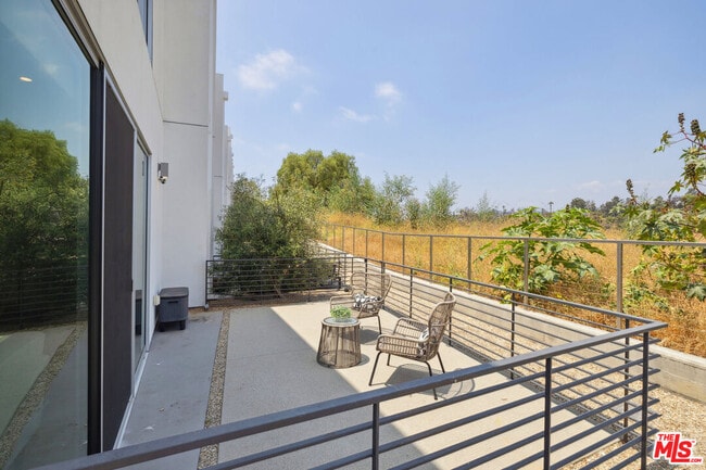 Building Photo - 957 Figueroa Terrace