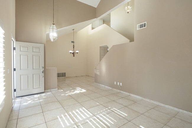 Building Photo - 3 bedrooms 2.5 bathrooms | Southwinds | Oxnard | Unfurnished
