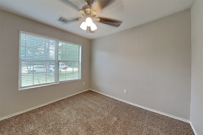 Building Photo - 804 Lovebug Ln