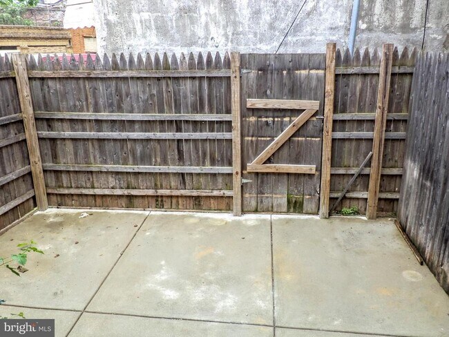 Building Photo - 2312 Moore St