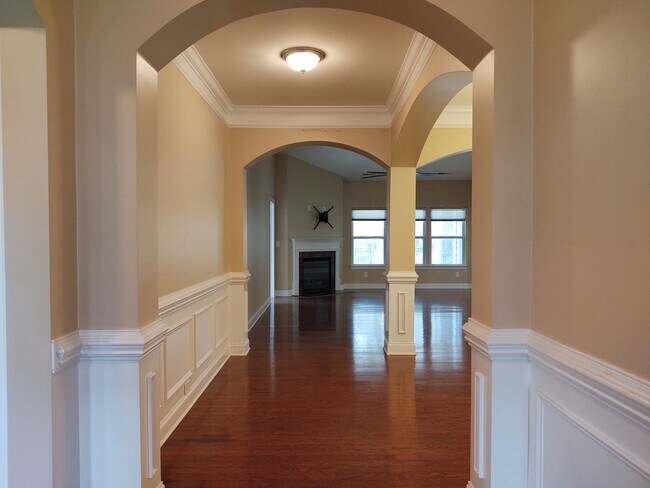 Building Photo - Beautiful, Corner Lot,  Ranch Style home l...
