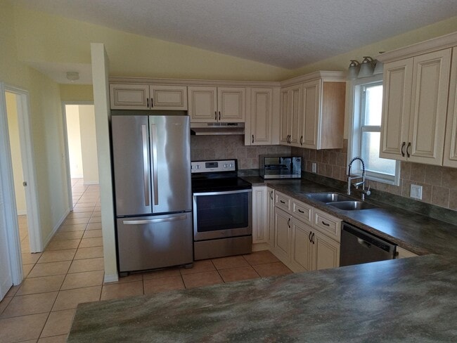 Building Photo - 201 Cutthroat Dr