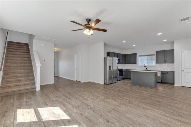 Building Photo - 223 Clearlake Dr