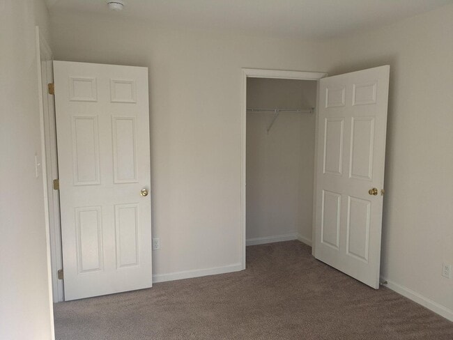 Building Photo - 3 Bedroom Townhouse For Rent in Charming Waynesboro, PA