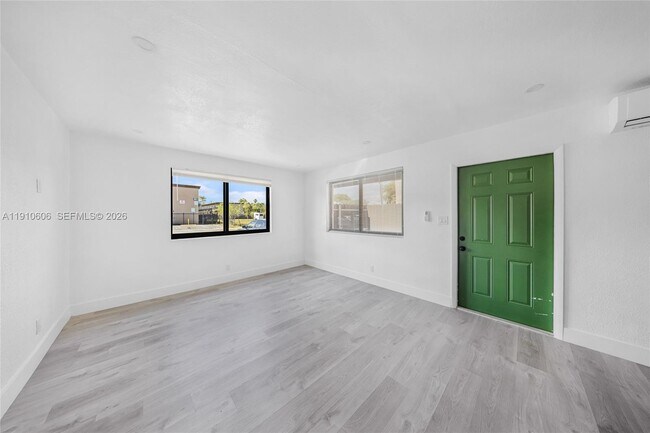 Building Photo - 920 NW 8th Ave