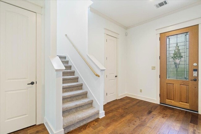 Building Photo - 5603 William Holland Ave