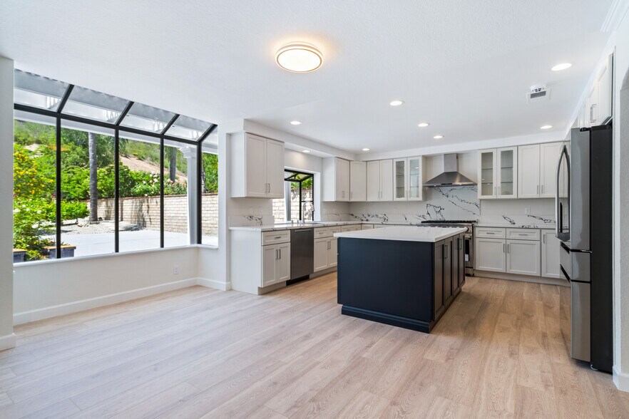 Building Photo - 6143 Lake Lindero Dr