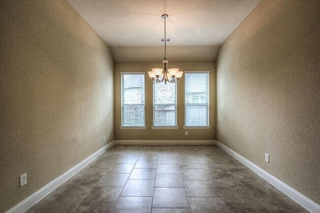 Building Photo - 123 Colton Ct