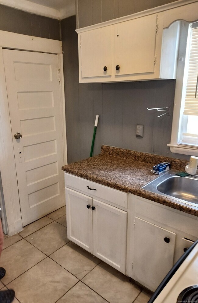 Building Photo - 339 Shelton Ave