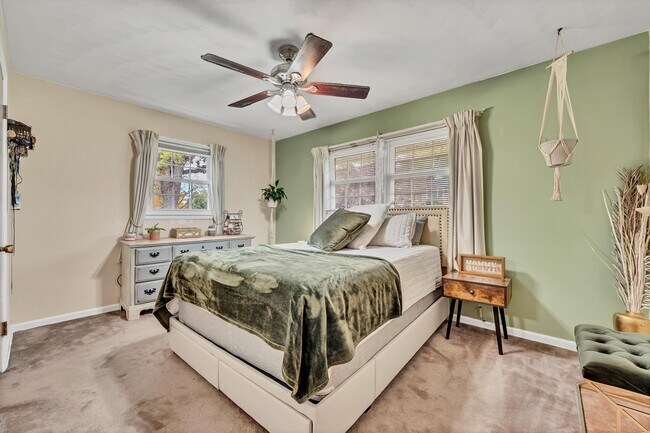 Building Photo - 6734 McKinney St