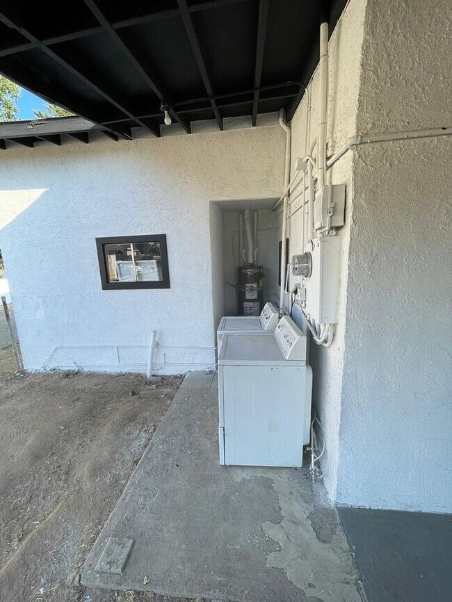 Building Photo - Fully Furnished House for Rent at 10953 Ca...