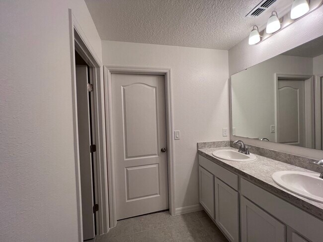 Building Photo - 3196 Penny Cove Ln